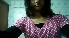 Desi girl Showing her big boobs in the Bathroom